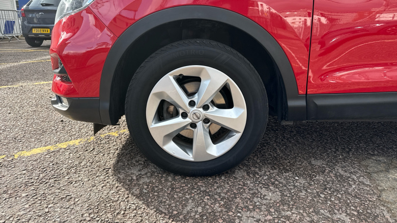 Nissan Qashqai 1.3 DiG-T Acenta Premium 5dr Petrol Hatchback